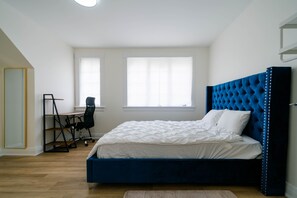 3 chambres, bureau, fer et planche à repasser, lit parapluie