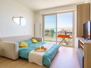 Enjoy a comfortable stay in this stylish room featuring a large bed, a flat-screen TV, and a balcony with city views.
