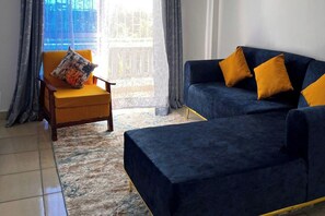 TV - Stunning 2 Bedroom Apartment in Mombassa (MOMBASA)