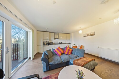 2-Bed Flat, Sleeps 4 - Parking & Wheelchair Access