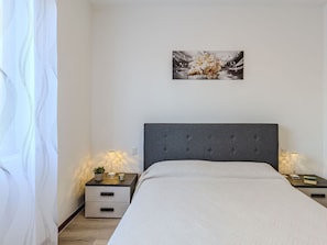 2 bedrooms, travel cot, free WiFi