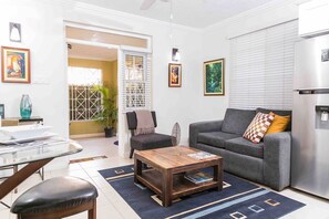 TV - Botanic Bliss Living in Kingston (Kingston)