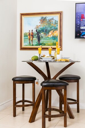 Dining - Botanic Bliss Living in Kingston (Kingston)