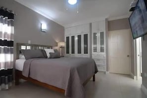 1 habitación, tabla de planchar con plancha, wifi y ropa de cama