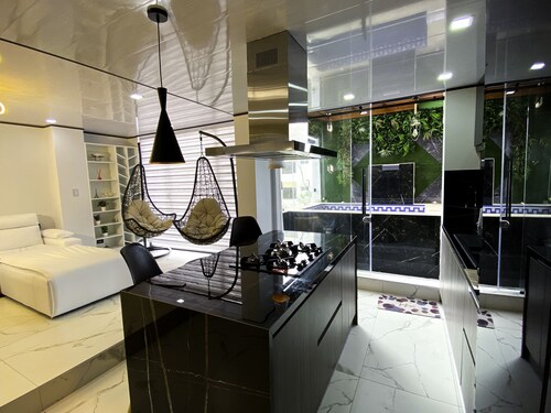 Suite Estilo Minimalista con Jacuzzi Privado de Lujo en Quito Ecuador