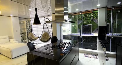 Suite Estilo Minimalista con Jacuzzi Privado de Lujo en Quito Ecuador