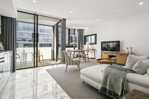 Deluxe Apartment, Balcony, Canal View | Living area