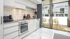 Private kitchen - Dockside Retreat in Wynyard Quarter (Auckland)
