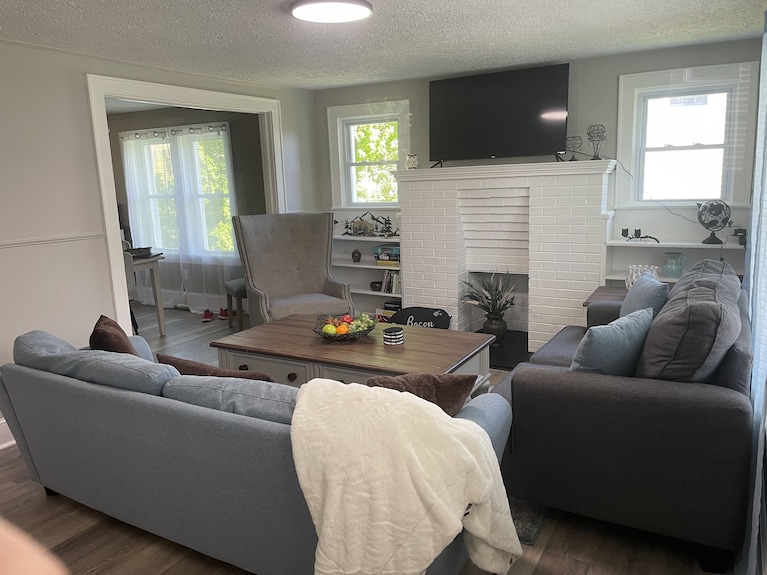 Fully Remodeled Cottage Within 15 Minutes Of Everything! - Bristol, TN