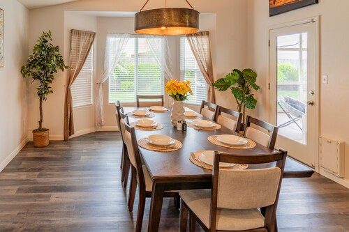 Valverde Oasis - 4BD Getaway near town center