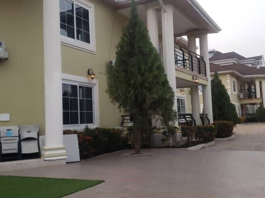 Fachada de la propiedad