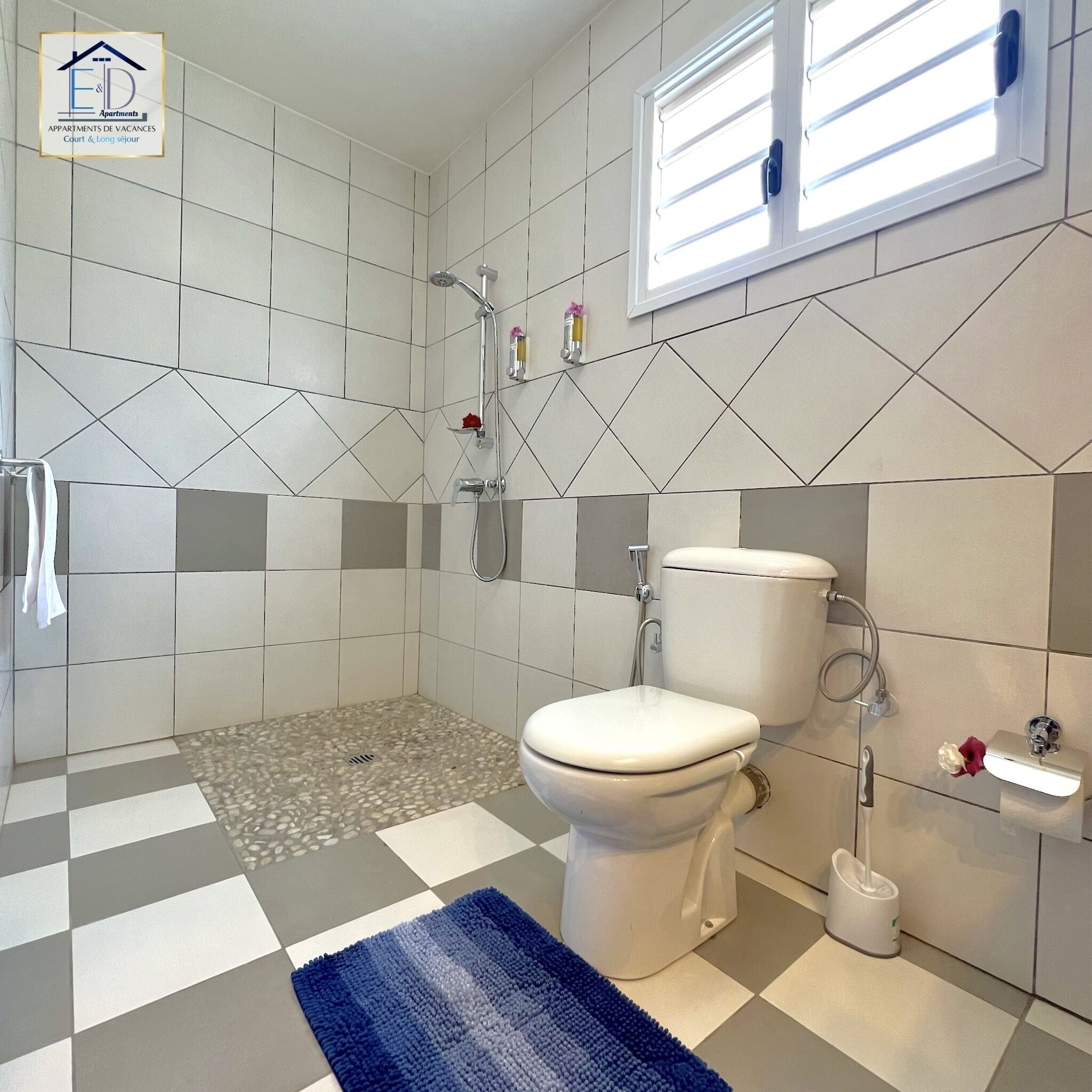 Towels, soap, shampoo, toilet paper