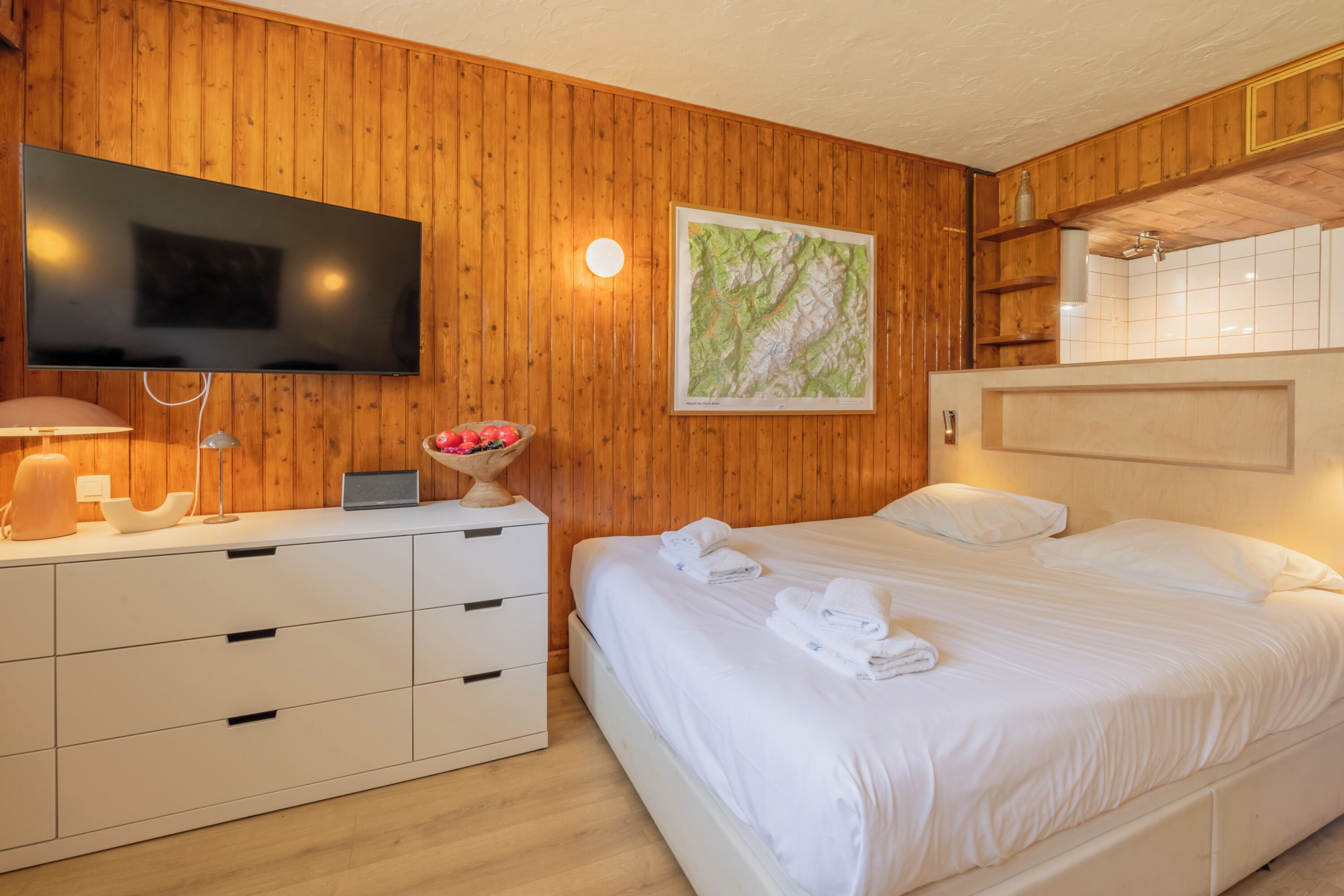 WiFi (free), bed sheets