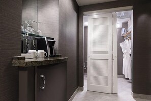 Interior - 2-Bedroom Suite at a 4⭐️ Hotel (Orlando)