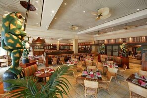 Dining - 1-Bedroom Suite at a 4⭐️ Hotel (Orlando)