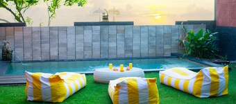 Rare Beach Front Villa! Beach Gate! No Cars on Walks! Ocean & Sunrise Views! 