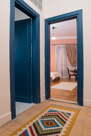2 bedrooms, iron/ironing board, WiFi, bed sheets - The Pink Powder Room - 5 mins to Tahrir Square (Cairo Governorate)