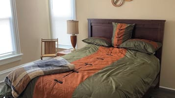 2 quartos, escrivaninha, ferros/tábuas de passar roupa