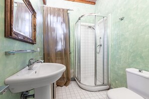 Regadera, secadora de cabello, bidet 