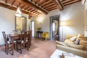 Living area - Large apartment of 90 sqm located on the ground floor of the renowned Residence La Mandolata, perfect for 6 people.The residence is located in Lido Camaiore and offers a shared swimming pool and large garden, ideal for relaxing moments! A few steps fro (Lido a Camaiore)