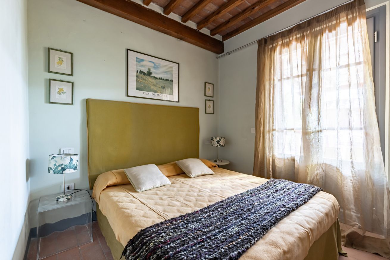 2 bedrooms, iron/ironing board, WiFi