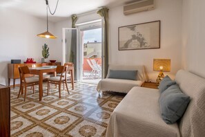 Living area - Alghero Seaside Serenity Flat With Terrace! (Alghero)