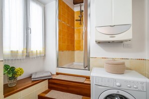 Doccia, asciugacapelli, bidet