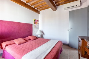 1 chambre, fer et planche Ă repasser, Wi-Fi, draps fournis
