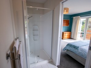 4 habitaciones, tabla de planchar con plancha y wifi gratis