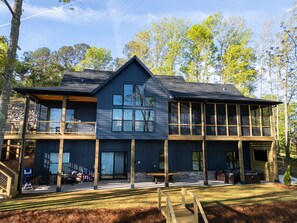 Exterior - Lake Martin Luxury - The BEST Group Lake House! -- 6 Bedrooms -- Arcade -- Dock (Jacksons' Gap)