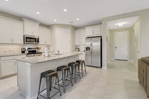 Fridge, microwave, oven, stovetop - Save $500 on January Booking! Gated Community, Close to Beaches! Easy Walk to Community Pool! (Fort Myers)