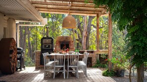 Outdoor dining - Forest Estate Daylesford (Wheatsheaf)