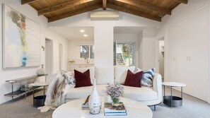 TV, peis og kontorer