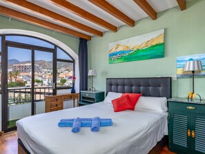 2 soverom, skrivebord og internettilgang