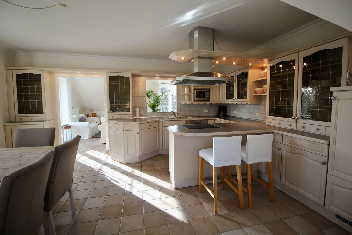 Kjøleskap, mikrobølgeovn, ovn og oppvaskmaskin