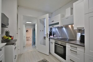 Frigorifero, microonde, forno, lavastoviglie