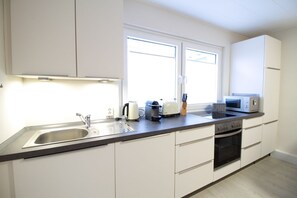 Refrigerador, microondas, horno y lavavajillas 