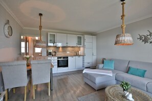 Unclassified image, 4 of 18, button