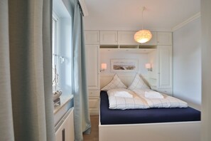 2 bedrooms, iron/ironing board, WiFi