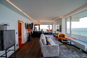 Fernseher, Stereoanlage