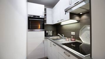 Refrigerador, horno, lavavajillas y cafetera y tetera