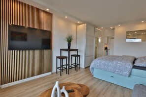 1 habitación, tabla de planchar con plancha y wifi 