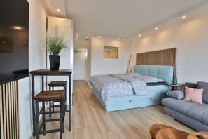 1 habitación, tabla de planchar con plancha y wifi 