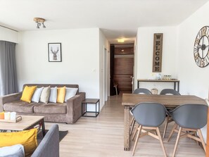 TV - Sunny mountain apartment Aiglon A0 by Interhome (Nendaz)