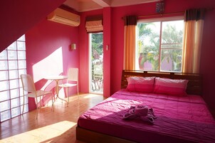 Maison Standard, vue montagne | Coin séjour | Télévision de 32 pouces avec chaînes par satellite