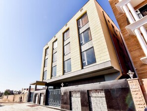 Front of property - OYO Capital O Maurya Inn (Jodhpur)