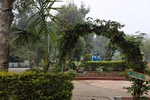 Garden - OYO HOTEL SHREE KRISHNA JUNGLE RESORT (Rajnagar)