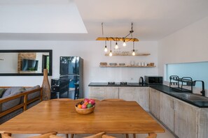 Villa, 3 chambres, vue piscine | Salle à manger