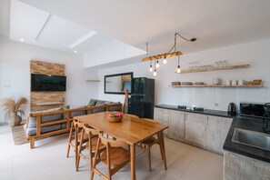Villa, 3 Bedrooms, Pool View | Dining room - Tepui Villa Canggu (Canggu)