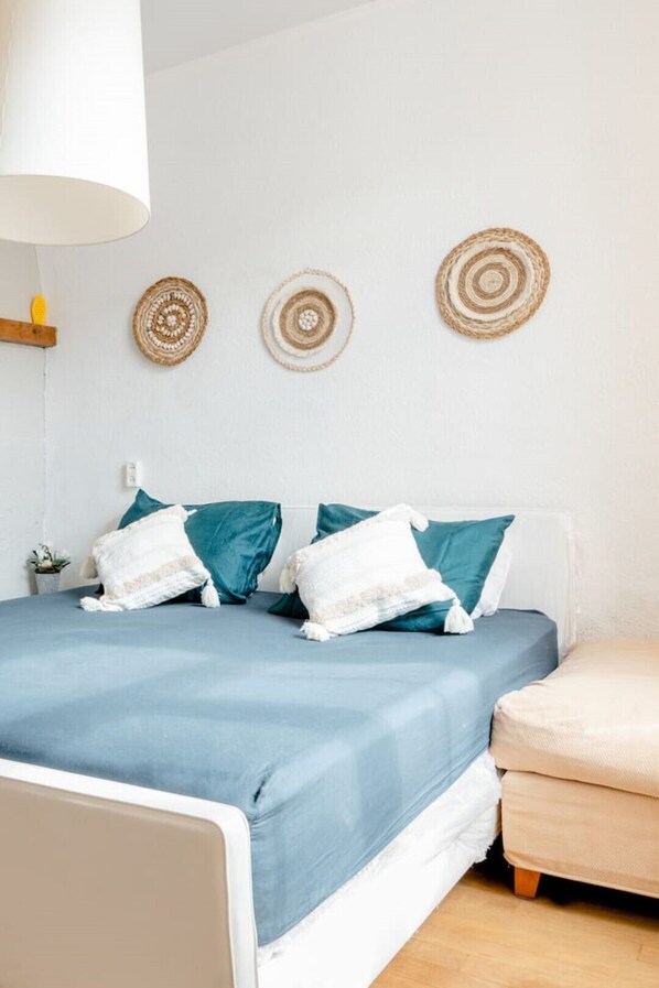 1 bedroom, iron/ironing board, WiFi, bed sheets
